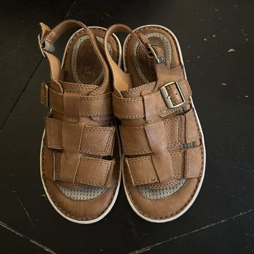 Born Miguel size 8M color terra men’s sandal